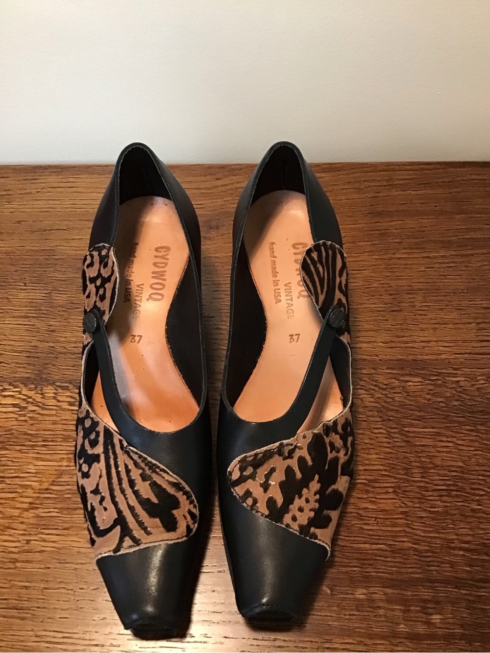 Cydwoq Vintage Women’s Leather Shoes Handcrafted in USA